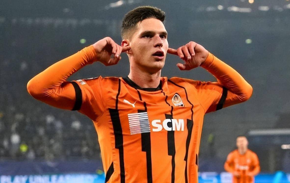 มูรินโญ่ทำการตัดสินใจที่กล้าหาญ! การเซ็นสัญญาที่แพงที่สุดในประวัติศาสตร์ของเบนฟิก้า – เขาจะเล่นเป็นกองกลางตัวรุกหรือปีกซ้าย? _Suda_ กลยุทธ์ผู้เล่น