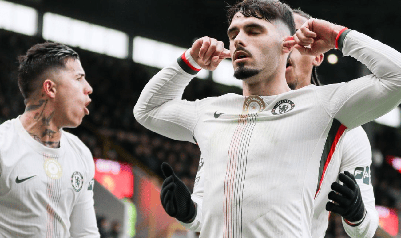 2-0! ยักษ์ใหญ่พรีเมียร์ลีกกำลังมาแรง: คว้าชัยชนะติดต่อกันสามนัด รักษาคลีนชีตได้ในทั้งสามเกม ตอนนี้ตามหลังอาร์เซนอลเพียงสามแต้ม_เชลซี_เบิร์นลีย์_เนโต้