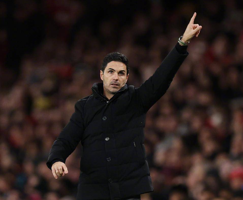 เอเซทำแฮตทริกเทียบเท่าตำนานสามคน, อาร์เซนอลชนะพรีเมียร์ลีก 4-1, ผู้จัดการทีมสเปอร์สขอโทษหลังจบการแข่งขัน_Vicar_Matchday_Season