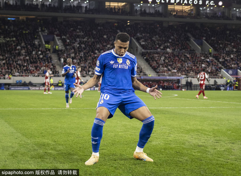 คีเลียน เอ็มบัปเป้ ทำประตูได้สี่ลูก ทำให้เขาอยู่ในกลุ่มตำนานที่ยิ่งใหญ่สามคนของเรอัล มาดริด ฉลาดหลักแหลมและถ่อมตัว แต่กลับยกย่องชมเชยดาวรุ่งอย่างไม่ขาดปาก _แชมเปียนส์ลีก_vs_แชมเปียนส์ลีก