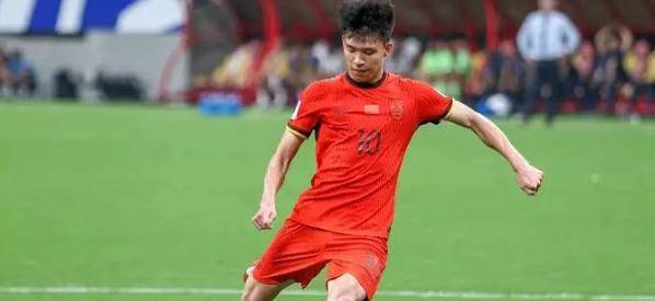 ข่าวดีสองเท่า! ดาวรุ่งสองคนของทีมชาติเริ่มต้นการเดินทางไปต่างประเทศของพวกเขา ซึ่งเป็นการเปิดตัวอย่างเป็นทางการของคลื่นลูกใหม่ของฟุตบอลจีนในต่างประเทศ หวัง หยูตง และ ซู ปิน เข้าร่วมทีมดาร์มสตัดท์