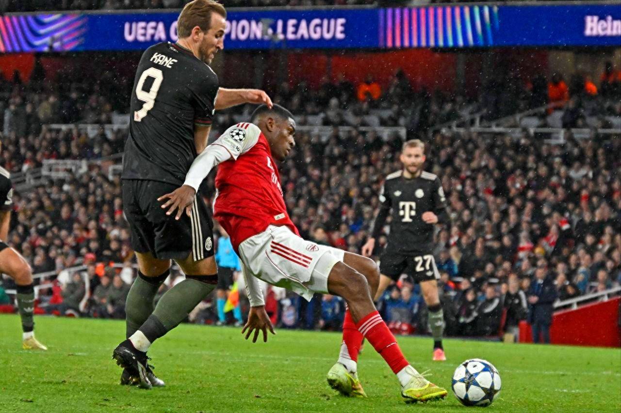 มอสเชลา ซึ่งเซ็นสัญญาด้วยค่าตัว 15 ล้านยูโร ลงมาแทนกาเบรียลในเกมพบกับบาเยิร์น มิวนิค ทำให้เคนไม่มีโอกาสยิงตรงกรอบเลยตลอดทั้งเกม