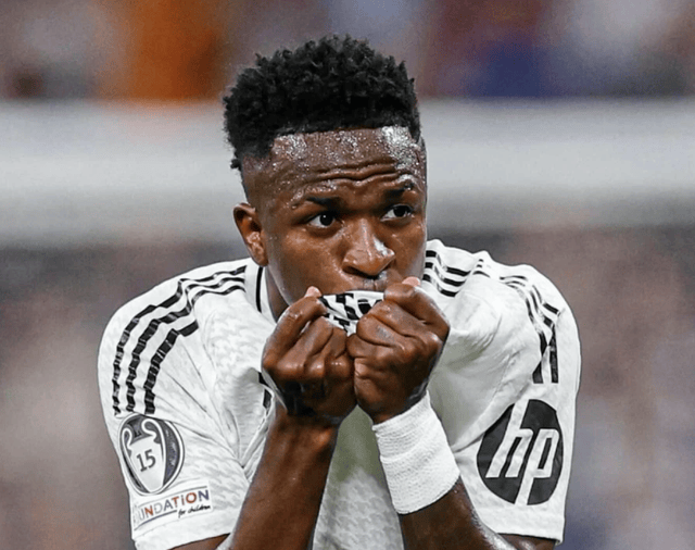 ความเท่าเทียมต้องเกิดขึ้น! วินิซิอุสปฏิเสธการต่อสัญญา 20 ล้านยูโร เรียกร้องสัญญา 30 ล้านยูโรเทียบเท่ากับเอ็มบัปเป้ที่เรอัล มาดริด