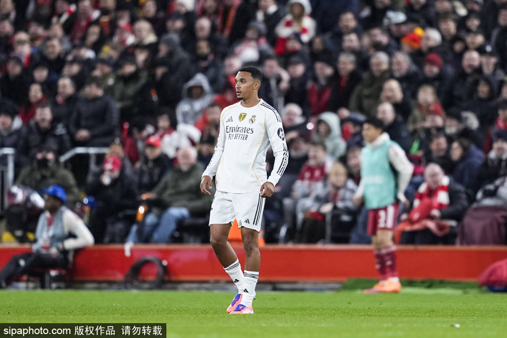 เบลลิงแฮมสร้างสถานการณ์ที่น่ารื่นรมย์ให้กับซาบี อลอนโซ: กองกลางหรือกองหน้า?_การโจมตี_การแข่งขัน_ตำแหน่ง