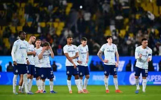 อินเตอร์ มิลาน ถูกโบโลญญาเขี่ยตกรอบด้วยสกอร์รวม 3-4 พลาดโอกาสเข้าชิงชนะเลิศมิลาน ซิตี้ ผู้เล่น เซเรีย อา