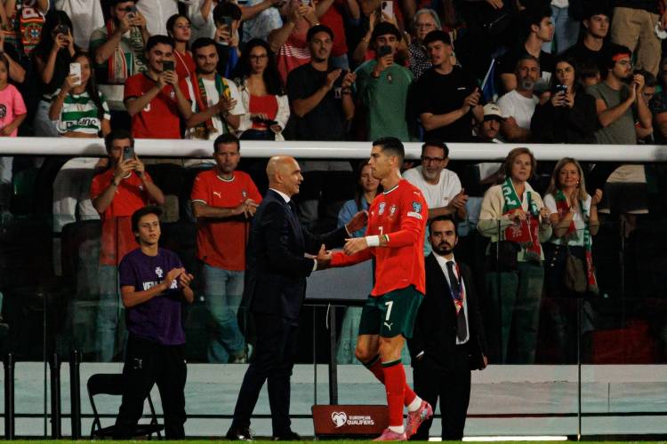 คนรู้จักเก่าชมเชยความเป็นมืออาชีพของโรนัลโด้ ชมเชยโรนัลโด้ที่ถูกประกบสองคน – ทั้งหมดนี้ขัดแย้งกับผลงานจริงของเขา! _ซาอุดีอาระเบีย_ริยาด_โลก