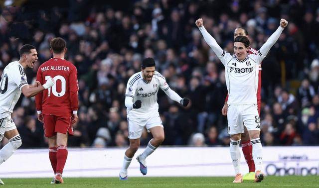 2:2! 5:1! คืนแห่งอารมณ์สุดขั้วในฟุตบอล: ความหวังแชมป์ของลิเวอร์พูลพังทลายจากประตูตีเสมอช่วงท้ายเกม, เรอัล มาดริดถล่มคู่แข่งปิดช่องว่างกับบาร์เซโลนา_ฟูแล่ม_แมตช์_การ์เซีย