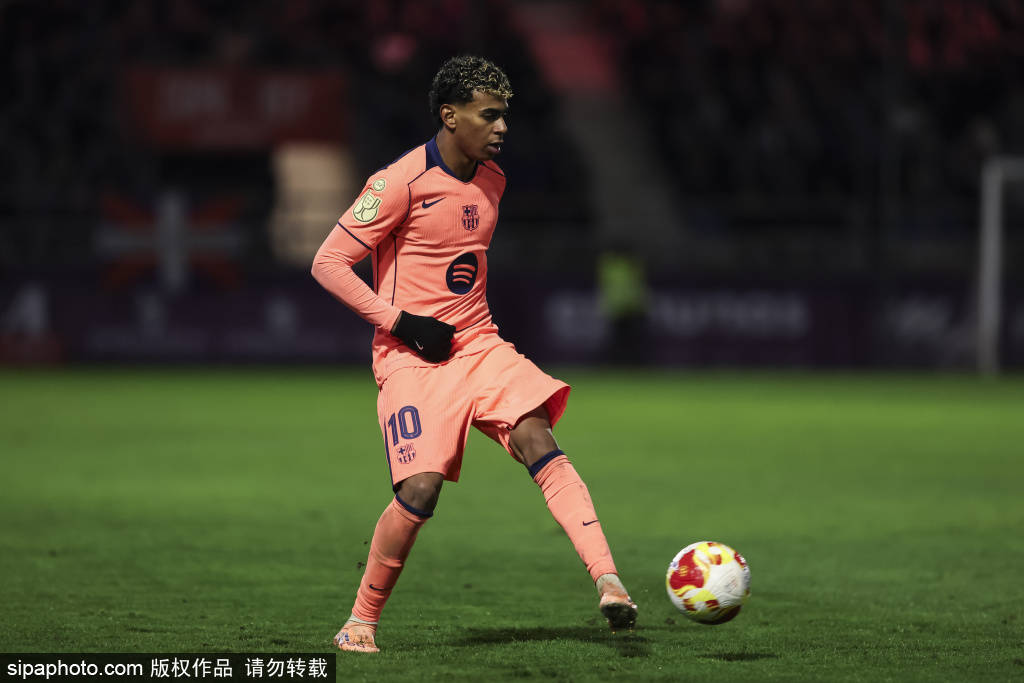 อัญมณีเม็ดใหม่ของเอกวาดอร์เผชิญบททดสอบกับบาร์เซโลนา: คาสติโญ่ทดสอบฝีเท้ากับแมนเชสเตอร์ ยูไนเต็ด