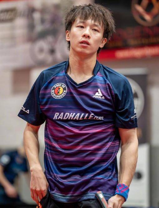 ไม่มีเวลาปรับตัวกับเวลาที่ต่างกัน! หลิน ก้าวหยวน ลงสนามกับทีมที่อยู่อันดับสุดท้ายของแชมเปียนส์ลีก พร้อมรับภาระหนักในเกมเปิดตัวของเขา ขณะที่ดุสเซลดอร์ฟเตรียมรับมือที่บ้าน_แฟนบอล_มิลเฮาเซน_เยอรมนี