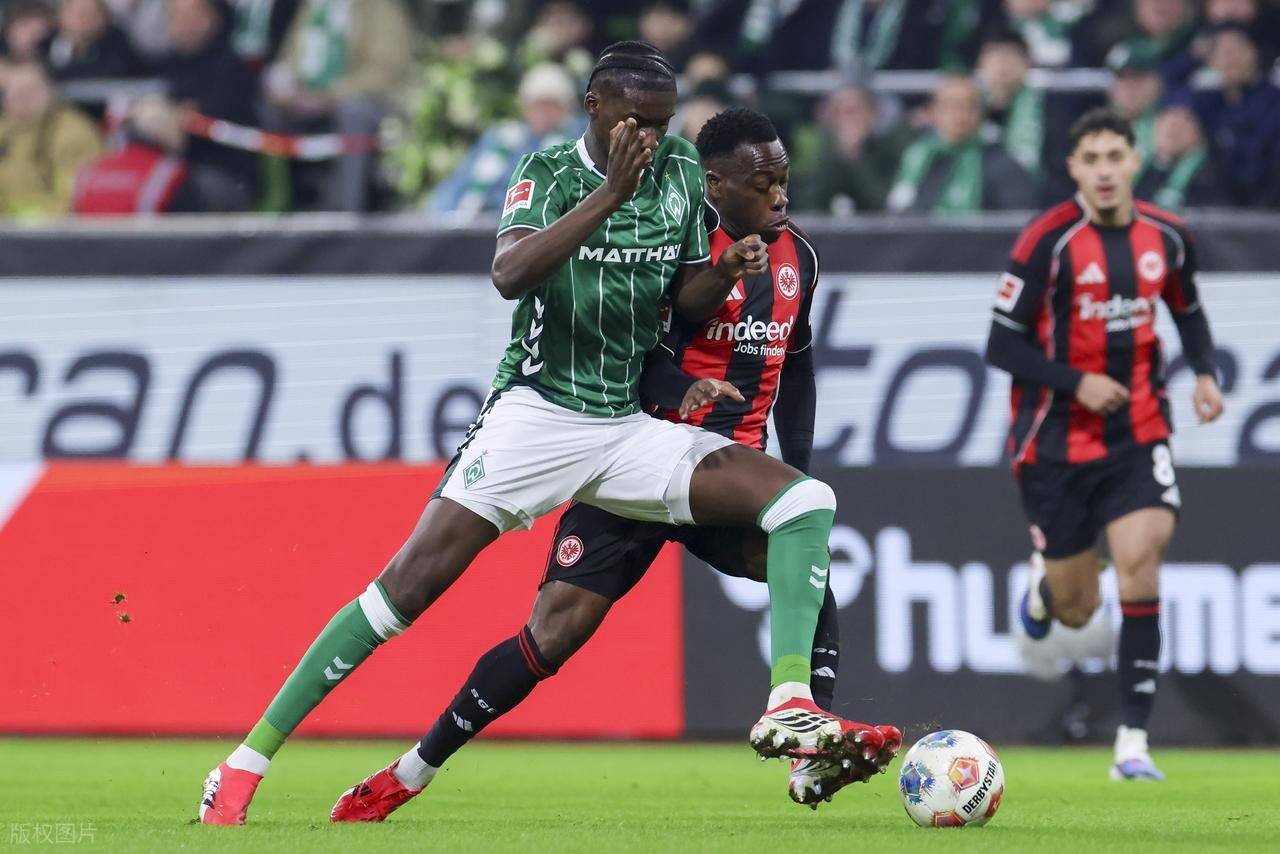 3-3: แฟรงค์เฟิร์ตคว้าเสมอจากทีมอันดับ 13 ของบุนเดสลีกาในช่วงทดเวลาบาดเจ็บ: นักเตะพลังหนุ่มชาวเยอรมันวัย 24 ปีช่วยกู้สถานการณ์ เวอร์เดอร์ เบรเมน อันดับตาราง ทั้งสองทีม