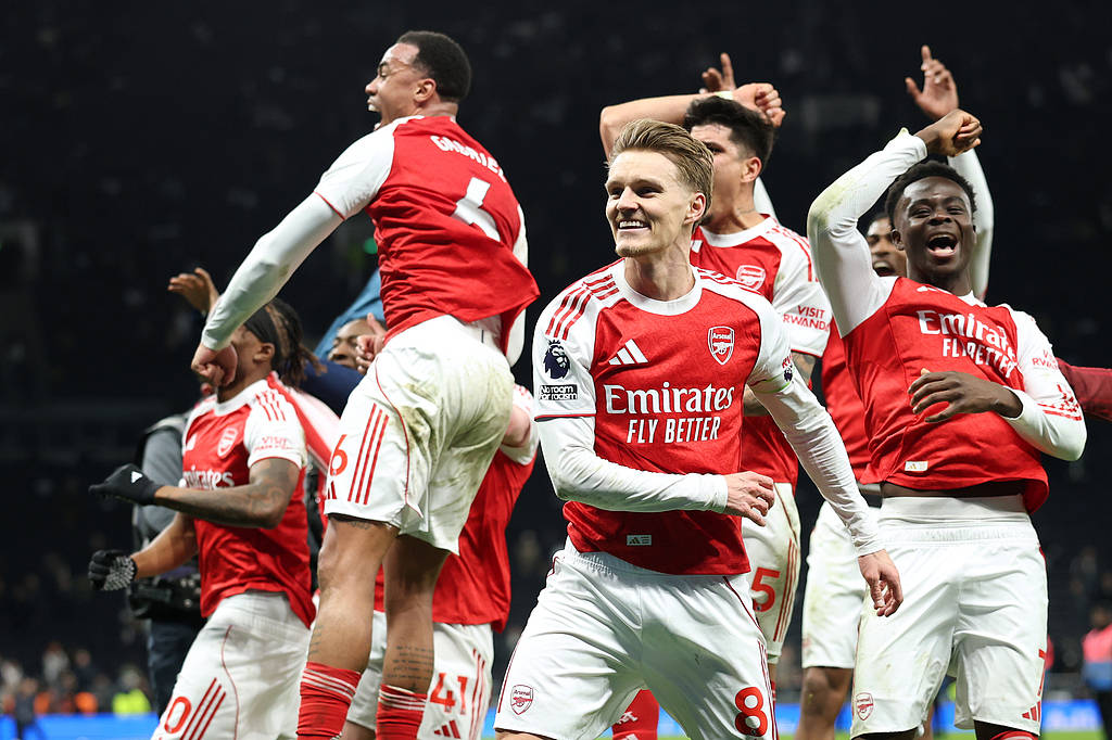 สรุปผลการแข่งขัน|อาร์เซนอล 4-1 ท็อตแนม; จ้าว ซินตง คว้าแชมป์ผู้เล่นแชมเปี้ยนชิพ_มิลาน_การแข่งขัน_บาร์เซโลนา