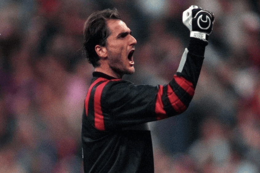 ใครคือผู้เล่นตัวจริงที่ดีที่สุดในประวัติศาสตร์ของ 7 ลูกทองคำ + 4 Legends AC Milan? คิว challeng_schela_baresy