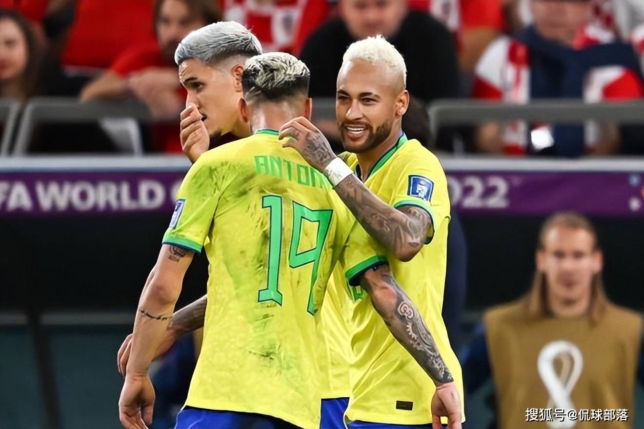 บราซิลประกาศ 26ers ในฟุตบอลโลก: 34 ปี Neymar กลับมา + ครั้งที่ 4 ใน 7 ผู้เล่นที่มีชื่อเสียง