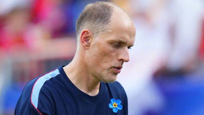 ใบหน้าของ Tuchel บวม! ไร้เขาไปบอลโลกตอนนี้ 120 ล้าน แมนฯ ยูไนเต็ด บ้าไปแล้ว!_ gibbs_fernandez_white