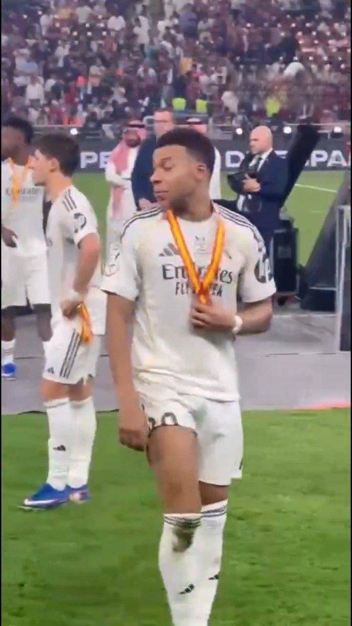 14 มิถุนายน: Mbappe กระตุ้นเรอัลมาดริด! 57% ของห้องล็อกเกอร์ไม่ได้ซื้อ และข้อมูลเป็นอันดับสองของโลก เขาสมควรที่จะเป็นผู้นำจริงๆหรือ?_ การฝึกอบรม ground_players_valverde